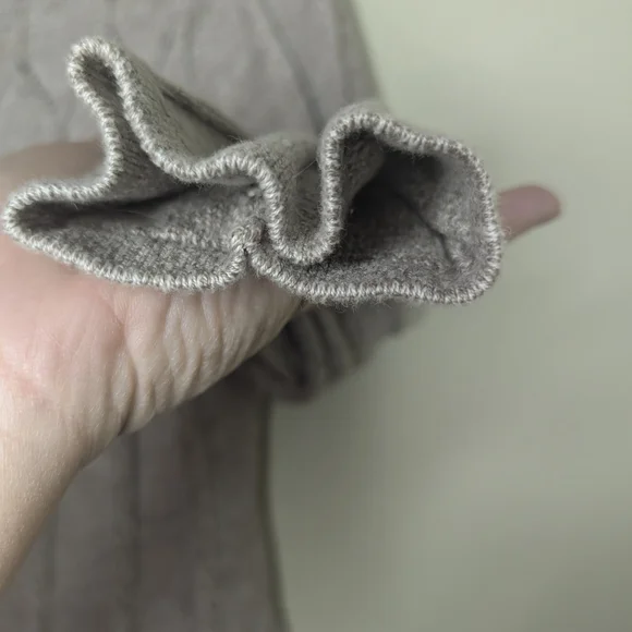 Cable & Gauge Women's Beige Sweater - Picture 6 of 12